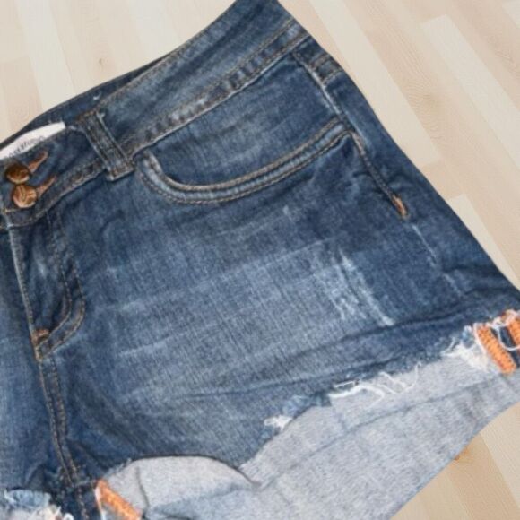 Vigoss Studios The New York Denim Mid Rise Cuffed Shorts Size 29 #128 - Picture 4 of 8